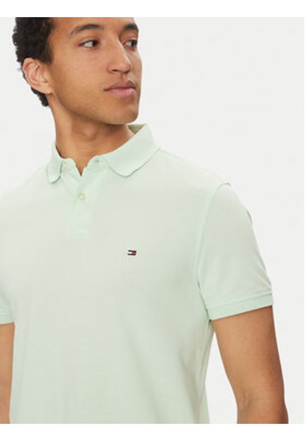 TOMMY HILFIGER - Tommy Hilfiger Polo 1985 MW0MW17770 Zielony Regular Fit. Typ kołnierza: polo. Kolor: zielony. Materiał: bawełna