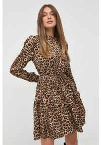 TwinSet - Twinset sukienka kolor brązowy mini rozkloszowana. Kolor: brązowy. Materiał: tkanina, satyna, materiał. Długość rękawa: długi rękaw. Wzór: ze splotem. Długość: mini #1