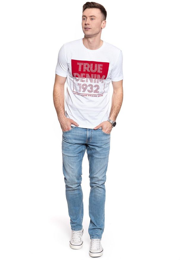 Mustang - MĘSKI T-SHIRT MUSTANG Alex C Print 1009006 2045. Wzór: nadruk