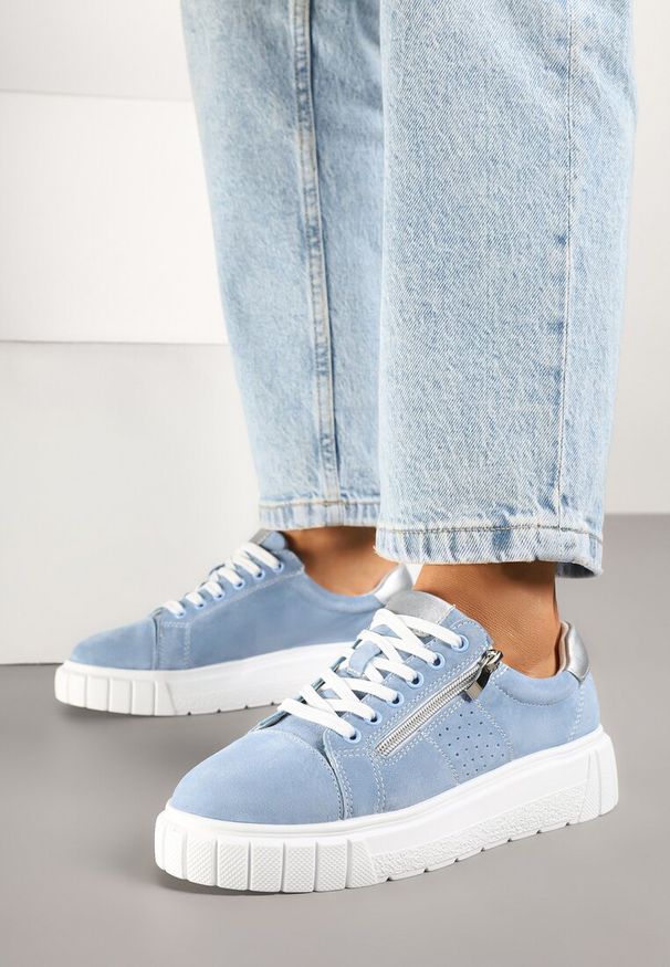 Renee - Niebieskie Sneakersy Skórzane na Platformie z Ozdobnym Suwakiem i Perforacją Niliria. Okazja: na co dzień. Kolor: niebieski. Materiał: skóra. Obcas: na platformie