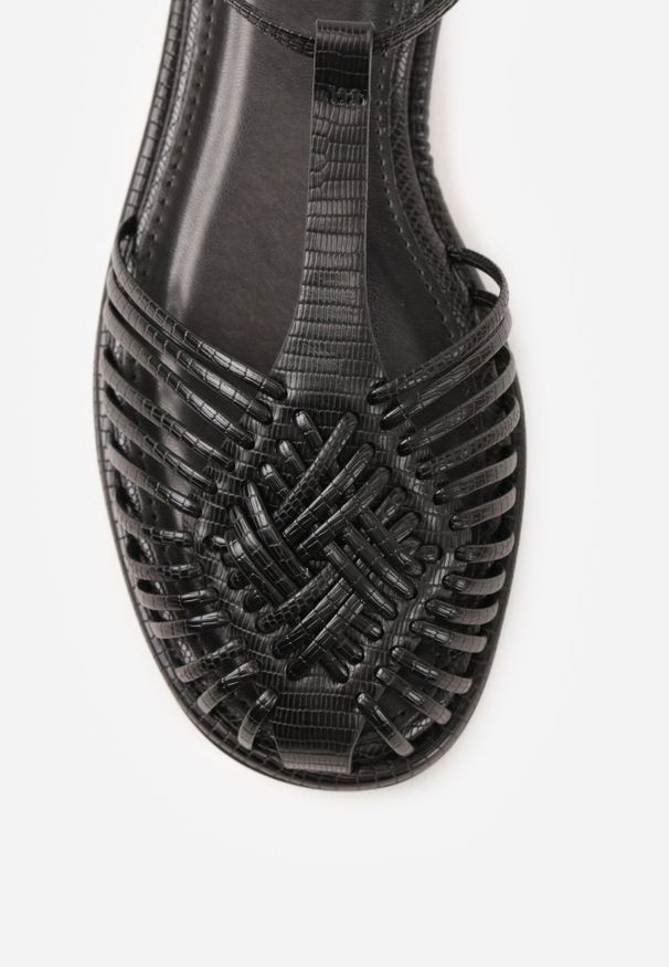 Born2be - Czarne Płaskie Sandały VICES z Paskiem w Kształcie T i Zakrytym Noskiem Ciradyl. Okazja: do pracy, na co dzień, na spotkanie biznesowe. Zapięcie: pasek. Kolor: czarny. Materiał: jeans, len. Styl: biznesowy, casual