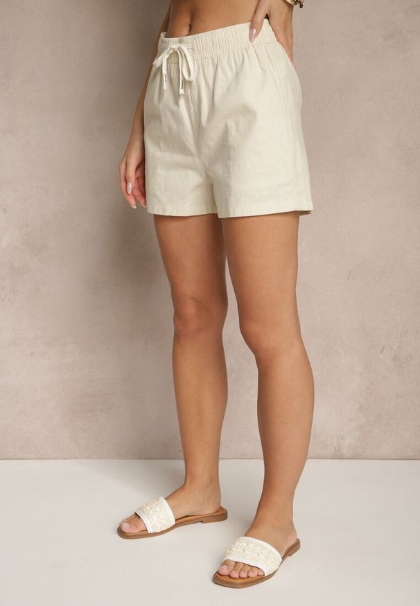 Renee - Jasnobeżowe Szorty z Bawełny High Waist Elliorea. Okazja: na co dzień. Stan: podwyższony. Kolor: beżowy. Materiał: bawełna. Styl: casual