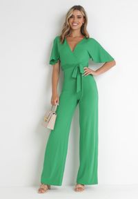 Born2be - Zielony Długi Kombinezon z Kopertowym Dekoltem i Ozdobnym Wiązaniem Abrarani. Okazja: na spotkanie biznesowe. Kolor: zielony. Długość: długie. Styl: biznesowy, elegancki #1