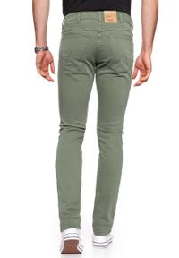 Wrangler - WRANGLER SPODNIE MĘSKIE LARSTON DUSTY OLIVE W18SDV65M. Materiał: jeans #7