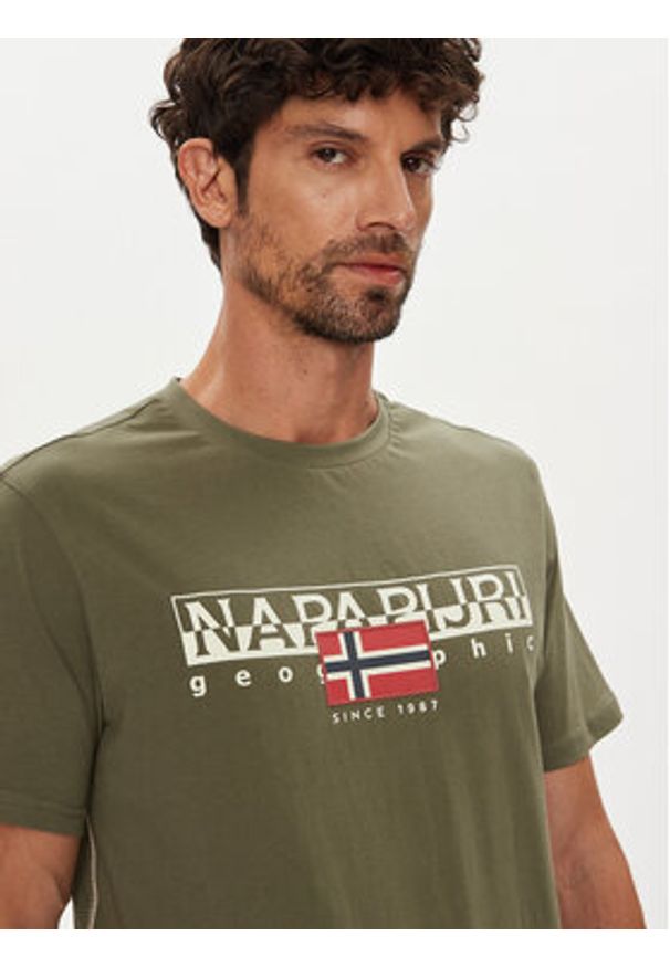 Napapijri T-Shirt S-Aylmer NP0A4HTO Zielony Regular Fit. Kolor: zielony. Materiał: bawełna