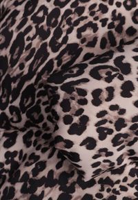 Born2be - Brązowa Krótka Pikowana Kurtka w Panterkę Wykończona Ściągaczami Ivinia. Okazja: na spacer. Kolor: brązowy. Materiał: jeans. Długość rękawa: długi rękaw. Długość: krótkie. Wzór: motyw zwierzęcy. Styl: elegancki #2