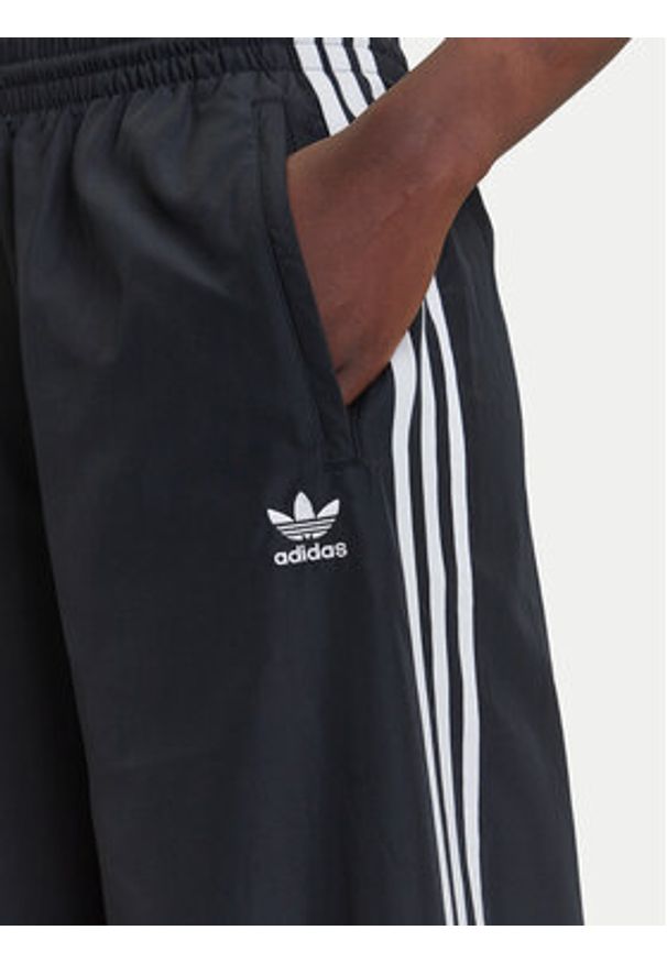 Adidas - adidas Spodnie dresowe adicolor Firebird JD3390 Czarny Loose Fit. Kolor: czarny. Materiał: syntetyk