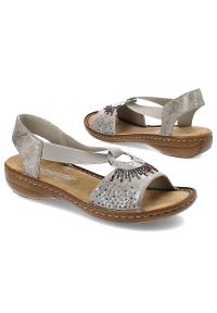 Srebrne Sandały Rieker Eleganckie Obuwie Damskie. Zapięcie: pasek. Kolor: srebrny. Wzór: paski. Sezon: lato. Styl: elegancki #4