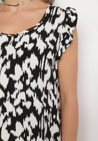 Born2be - Czarna Sukienka z Bawełny o Rozkloszowanym Kroju z Falbankami Zamiast Rękawów Jenalinea. Okazja: na co dzień. Typ kołnierza: kołnierz z falbankami. Kolor: czarny. Materiał: bawełna. Typ sukienki: rozkloszowane. Styl: casual, elegancki #6