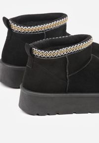 Born2be - Czarne Śniegowce na Grubej Podeszwie Zdobione Haftem Sewnella. Okazja: na co dzień. Zapięcie: bez zapięcia. Kolor: czarny. Materiał: jeans. Wzór: aplikacja, haft. Sezon: zima, jesień. Styl: casual #3