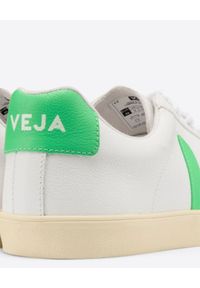 Veja - VEJA - Białe sneakersy ze skóry Esplar. Kolor: biały. Materiał: skóra. Szerokość cholewki: normalna. Wzór: aplikacja #8