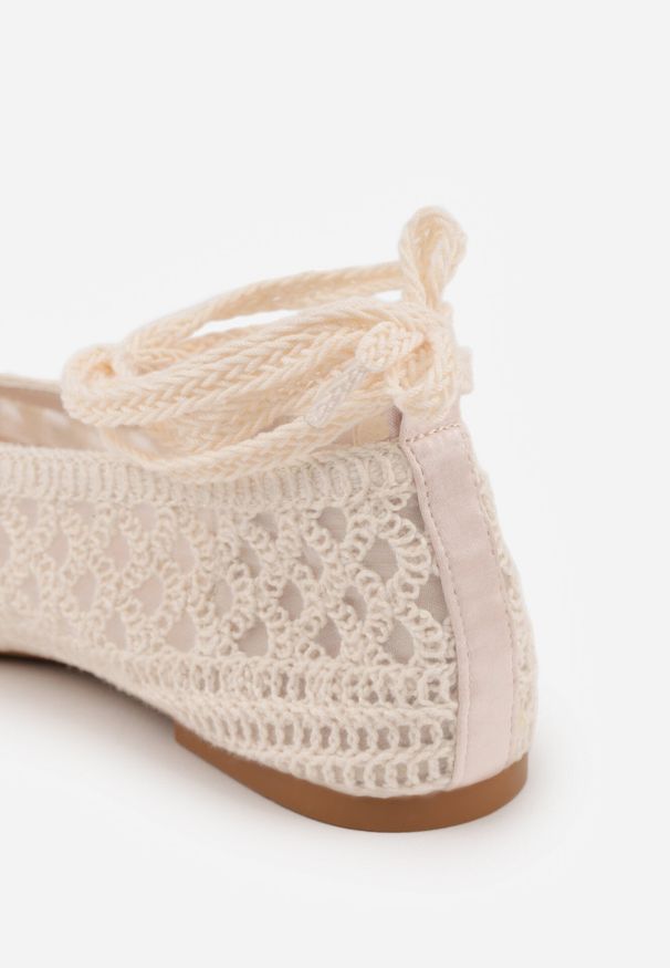 Born2be - Beżowe Szydełkowe Balerinki VICES w Stylu Boho z Wiązaniem Wokół Kostki Nassea. Okazja: na co dzień. Kolor: beżowy. Materiał: len, jeans, satyna. Szerokość cholewki: normalna. Wzór: ażurowy. Sezon: lato. Styl: boho