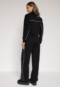 Born2be - Czarny Retro Komplet Dresowy z Wiskozą Szerokie Spodnie i Bluza ze Stójką Sewelda. Kolor: czarny. Materiał: wiskoza, dresówka. Sport: turystyka piesza #2