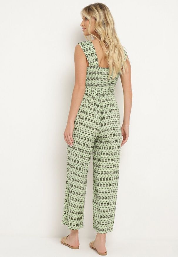 Born2be - Zielony Wiskozowy Kombinezon o Taliowanym Kroju z Wiązaniem w Talii Radiada. Okazja: na co dzień. Kolor: zielony. Materiał: wiskoza. Styl: casual, elegancki