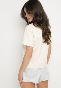 Born2be - Beżowy Bawełniany T-shirt o Klasycznym Kroju Tiariane. Okazja: na co dzień, na spotkanie biznesowe, do pracy. Kolor: beżowy. Materiał: bawełna. Styl: klasyczny #6