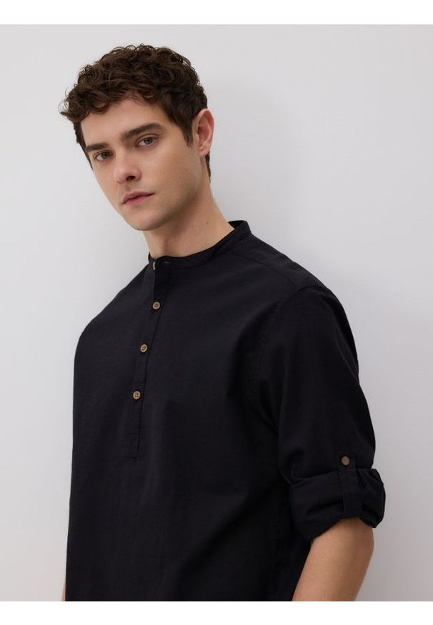 Reserved - Koszula regular z lnem - czarny. Kolor: czarny. Materiał: len