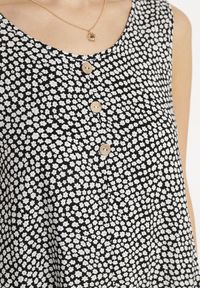 Born2be - Czarna Bawełniana Rozkloszowana Sukienka Ozdobiona Kwiatami i Guzikami Lisavella. Okazja: na spacer, na co dzień. Kolor: czarny. Materiał: bawełna. Wzór: kwiaty, aplikacja. Sezon: lato. Styl: elegancki, casual, klasyczny #3