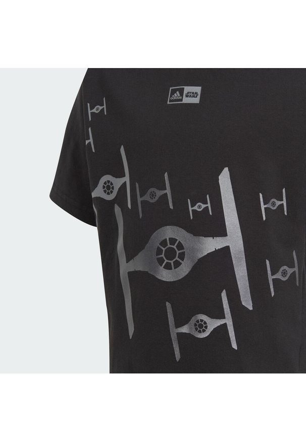 Adidas - Koszulka adidas x Star Wars Z.N.E.. Kolor: czarny. Wzór: motyw z bajki. Sport: joga i pilates