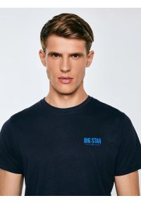 Big-Star - Koszulka męska z nadrukiem granatowa Tatisar 403. Kolor: niebieski. Materiał: bawełna, jeans. Długość: krótkie. Wzór: nadruk. Sezon: lato. Styl: sportowy, klasyczny #4
