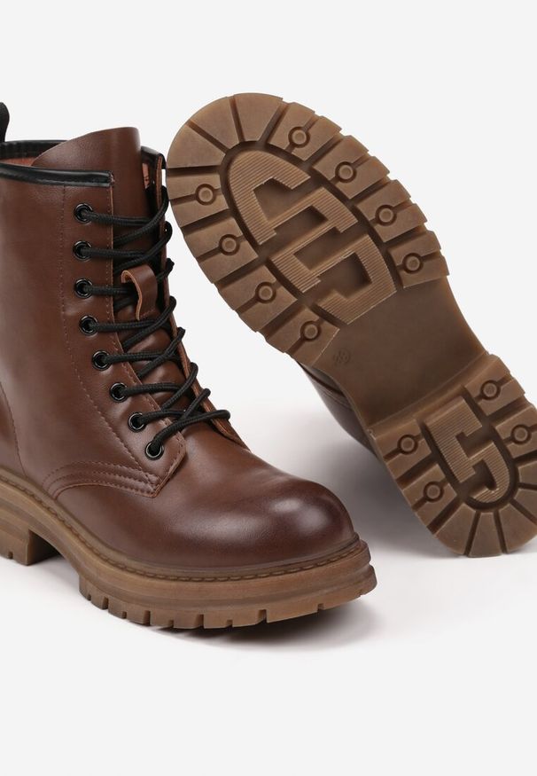 Renee - Brązowe Botki Workery na Płaskiej Podeszwie ze Sznurowaniem Arstela. Zapięcie: sznurówki. Kolor: brązowy. Materiał: jeans. Obcas: na płaskiej podeszwie. Styl: elegancki