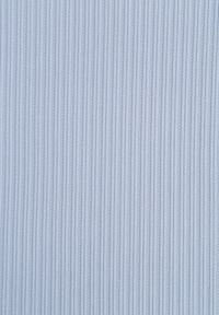 Born2be - Jasnoniebieski Gładki T-shirt w Klasycznym Stylu Salodone. Okazja: do pracy, na co dzień. Kolor: niebieski. Materiał: materiał, jeans. Wzór: gładki. Styl: klasyczny #6