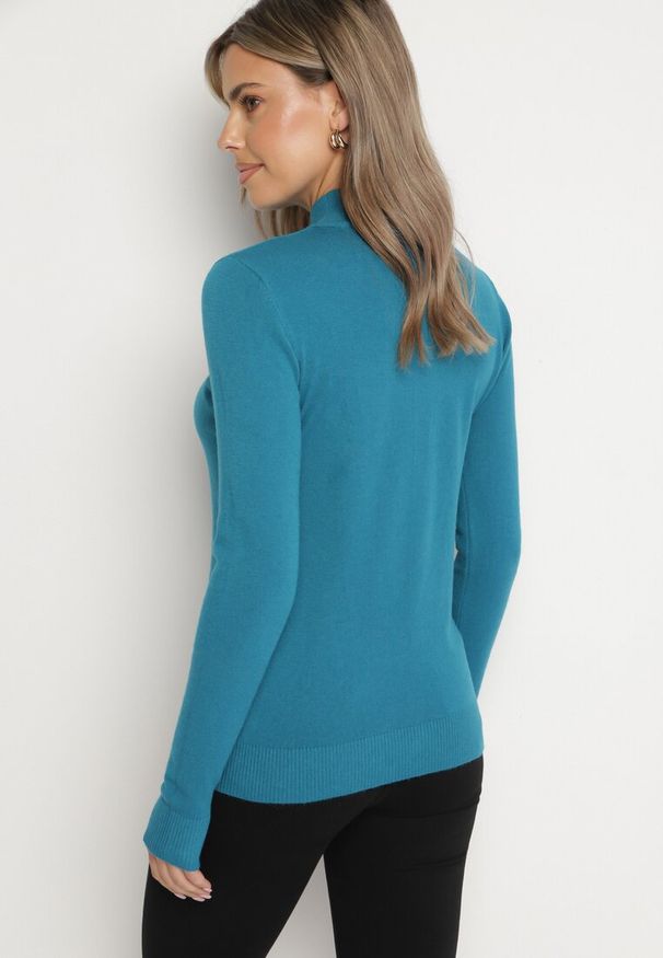 Born2be - Niebieski Klasyczny Półgolf z Domieszką Kaszmiru Zailena. Okazja: na imprezę, na co dzień. Kolor: niebieski. Materiał: kaszmir. Wzór: aplikacja. Styl: klasyczny