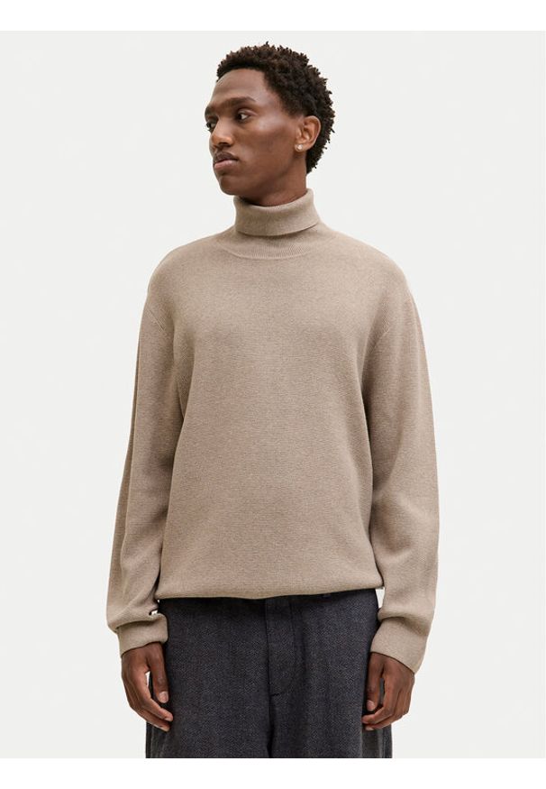 Jack & Jones Golf Milano 12285093 Beżowy Relaxed Fit. Typ kołnierza: golf. Kolor: beżowy. Materiał: bawełna