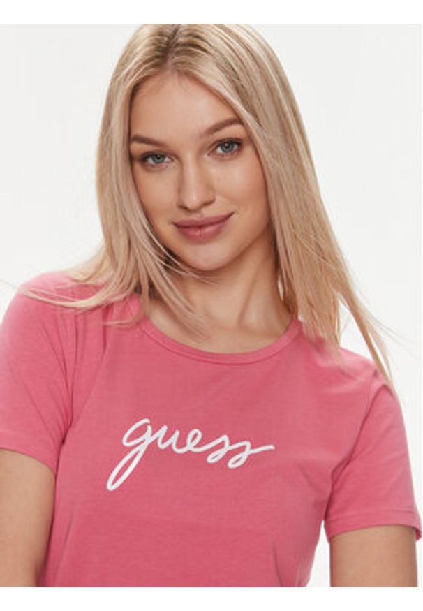 Guess T-Shirt Carrie O4RM09 KBBU1 Biały Regular Fit. Kolor: różowy. Materiał: bawełna