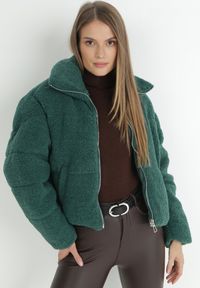 Born2be - Zielona Kurtka Futerko Teddy Zychee. Okazja: na co dzień, na spacer. Kolor: zielony. Materiał: futro. Długość rękawa: długi rękaw. Długość: długie. Styl: casual, elegancki #1