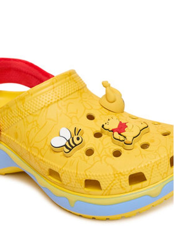 Crocs Klapki Disney Winnie The Pooh Classic Platform Clog 211092 Żółty. Kolor: żółty. Wzór: motyw z bajki. Obcas: na platformie