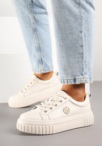 Born2be - Beżowe Skórzane Sneakersy na Grubej Podeszwie z Metaliczną Aplikacją Dolarisa. Okazja: na co dzień. Kolor: beżowy. Materiał: skóra. Wzór: aplikacja #6