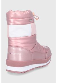 TOMMY HILFIGER - Tommy Hilfiger Śniegowce dziecięce kolor różowy. Nosek buta: okrągły. Kolor: różowy. Szerokość cholewki: normalna