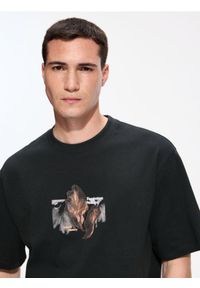 Reserved - T-shirt comfort z nadrukiem - jasny zielony. Kolor: zielony. Materiał: bawełna, dzianina. Wzór: nadruk #1