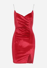 Born2be - Czerwona Dopasowana Sukienka Welurowa z Kopertowym Dekoltem Evicco. Typ kołnierza: dekolt kopertowy. Kolor: czerwony. Materiał: welur. Wzór: aplikacja. Typ sukienki: kopertowe. Styl: elegancki #2