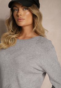Renee - Szary Sweter o Klasycznym Kroju z Ozdobnymi Guziczkami po Bokach Melornia. Okazja: na co dzień. Kolor: szary. Styl: klasyczny