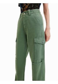 Desigual Spodnie materiałowe Sedal 23SWPN03 Zielony Regular Fit. Kolor: zielony. Materiał: materiał, bawełna