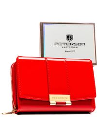 Czerwony, poziomy portfel damski wykonany z lakierowanej skóry ekologicznej - Peterson. Kolor: czerwony. Materiał: lakier, skóra ekologiczna. Wzór: gładki #1