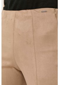 Guess spodnie damskie kolor zielony dopasowane high waist. Stan: podwyższony. Kolor: brązowy. Materiał: dzianina. Wzór: gładki #4