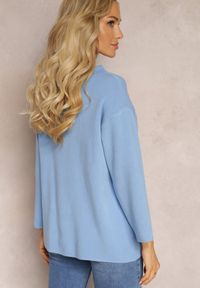 Renee - Niebieski Sweter Ozdobiony Pluszową Broszką Carrei. Kolor: niebieski. Materiał: jeans. Wzór: aplikacja #3