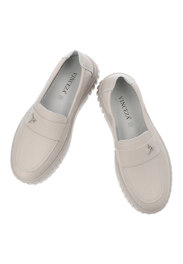 Półbuty damskie Vinceza, cholewka ze skóry naturalnej licowej wsuwany fason z ozdobnym elementem, beżowe, 93218. Kolor: beżowy. Materiał: skóra. Szerokość cholewki: normalna