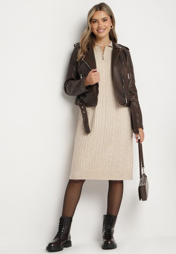 Born2be - Jasnobeżowa Sukienka z Bawełną i Wełną z Kołnierzykiem na Suwak Tereithra. Okazja: na co dzień, na spotkanie biznesowe. Kolor: beżowy. Materiał: wełna, bawełna. Typ sukienki: proste. Styl: wizytowy, casual, elegancki, biznesowy