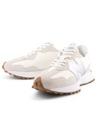 Buty damskie New Balance W327240 – beżowe. Okazja: na co dzień. Kolor: beżowy. Materiał: dresówka, guma, zamsz. Szerokość cholewki: normalna. Sezon: wiosna #4