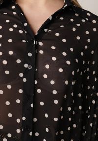 Born2be - Czarna Bawełniano-Wiskozowa Koszula w Groszki z Plisowanymi Rękawami Ronan. Okazja: na co dzień, na spotkanie biznesowe, do pracy. Kolor: czarny. Materiał: wiskoza, bawełna. Wzór: grochy. Styl: casual, biznesowy, klasyczny #2