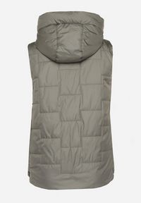 Born2be - Zielona Pikowana Kamizelka z Kapturem i Sznurkami Imvila. Okazja: na co dzień. Typ kołnierza: kaptur. Kolor: zielony. Materiał: jeans. Wzór: aplikacja. Styl: klasyczny, casual, elegancki #7