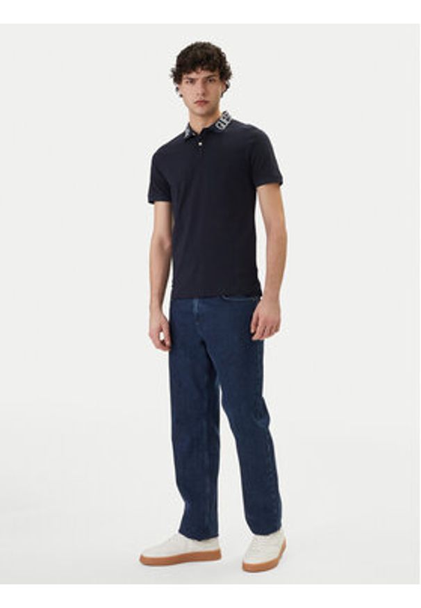 Guess Polo M6GP66 K3070 Granatowy Slim Fit. Typ kołnierza: polo. Kolor: niebieski. Materiał: bawełna