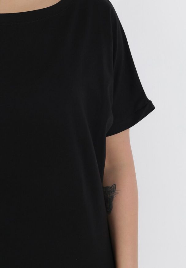 Born2be - Czarny T-shirt Ammi. Kolor: czarny. Materiał: bawełna, elastan, dzianina. Długość rękawa: krótki rękaw. Długość: krótkie