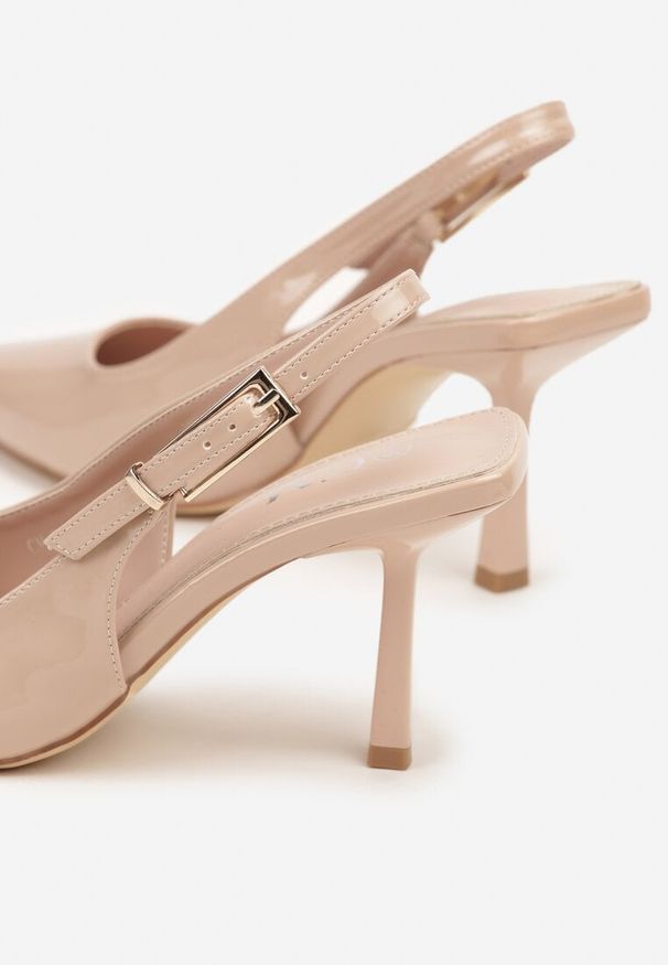 Renee - Jasnobeżowe Lakierowane Sandały Czółenka Slingback Silvesa. Okazja: na co dzień. Kolor: beżowy. Materiał: lakier. Obcas: na szpilce. Styl: elegancki, casual, klasyczny