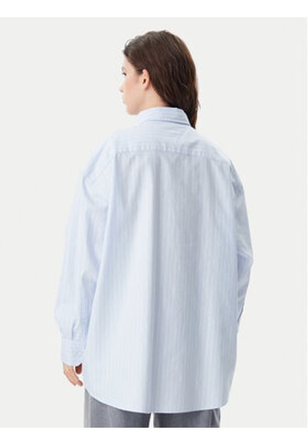 Tommy Jeans Koszula Badge DW0DW20289 Błękitny Oversize. Kolor: niebieski. Materiał: bawełna