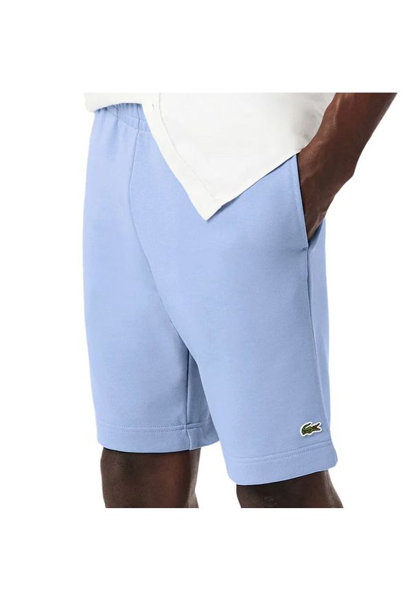 Spodenki męskie Lacoste GH9860-AEY - niebieskie. Kolor: niebieski. Materiał: bawełna. Długość: do kolan. Sport: fitness