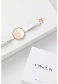 Calvin Klein zegarek damski kolor biały. Kolor: biały. Materiał: skóra, materiał #2